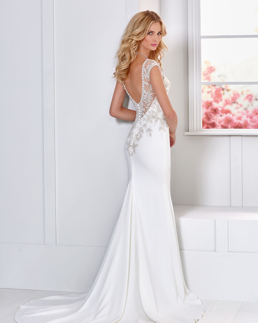 UK 12/14 Nova by Ronald Joyce