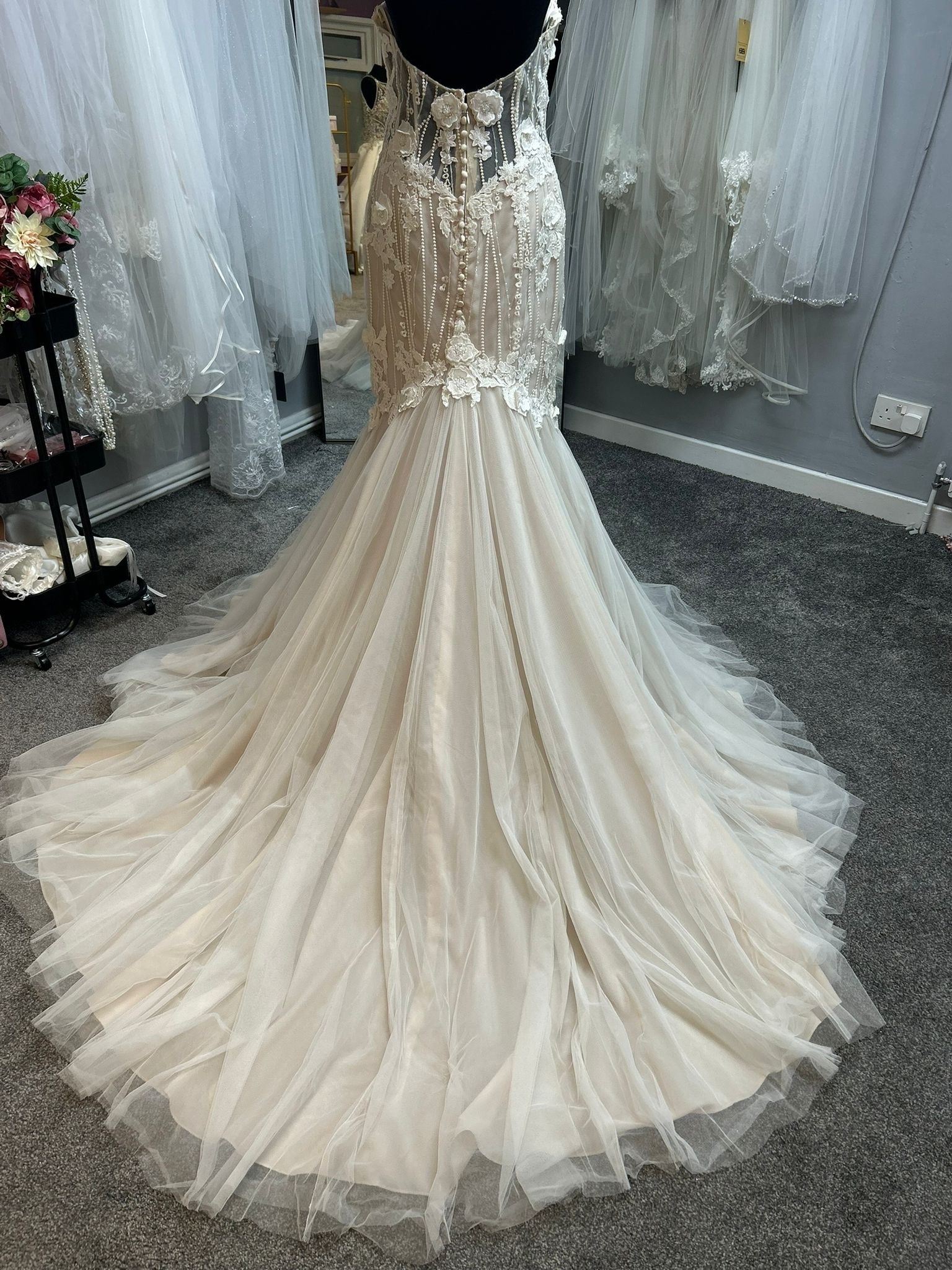 UK 6/8 Kamala by Kenneth Winston