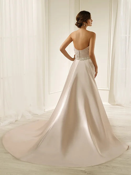 UK 6/8 Hadley By Ronald Joyce