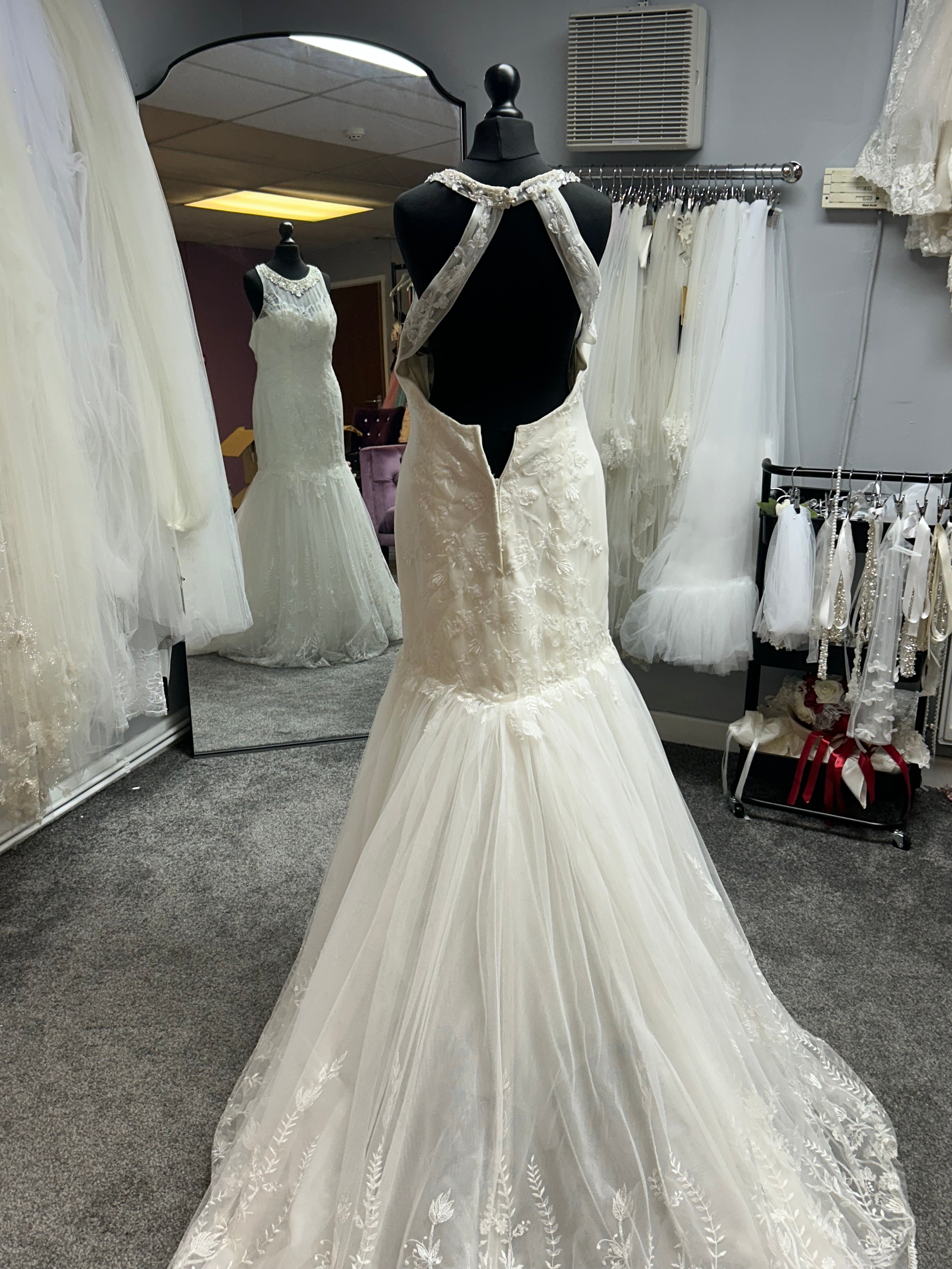 UK 6/8 8515 By Alfred Angelo