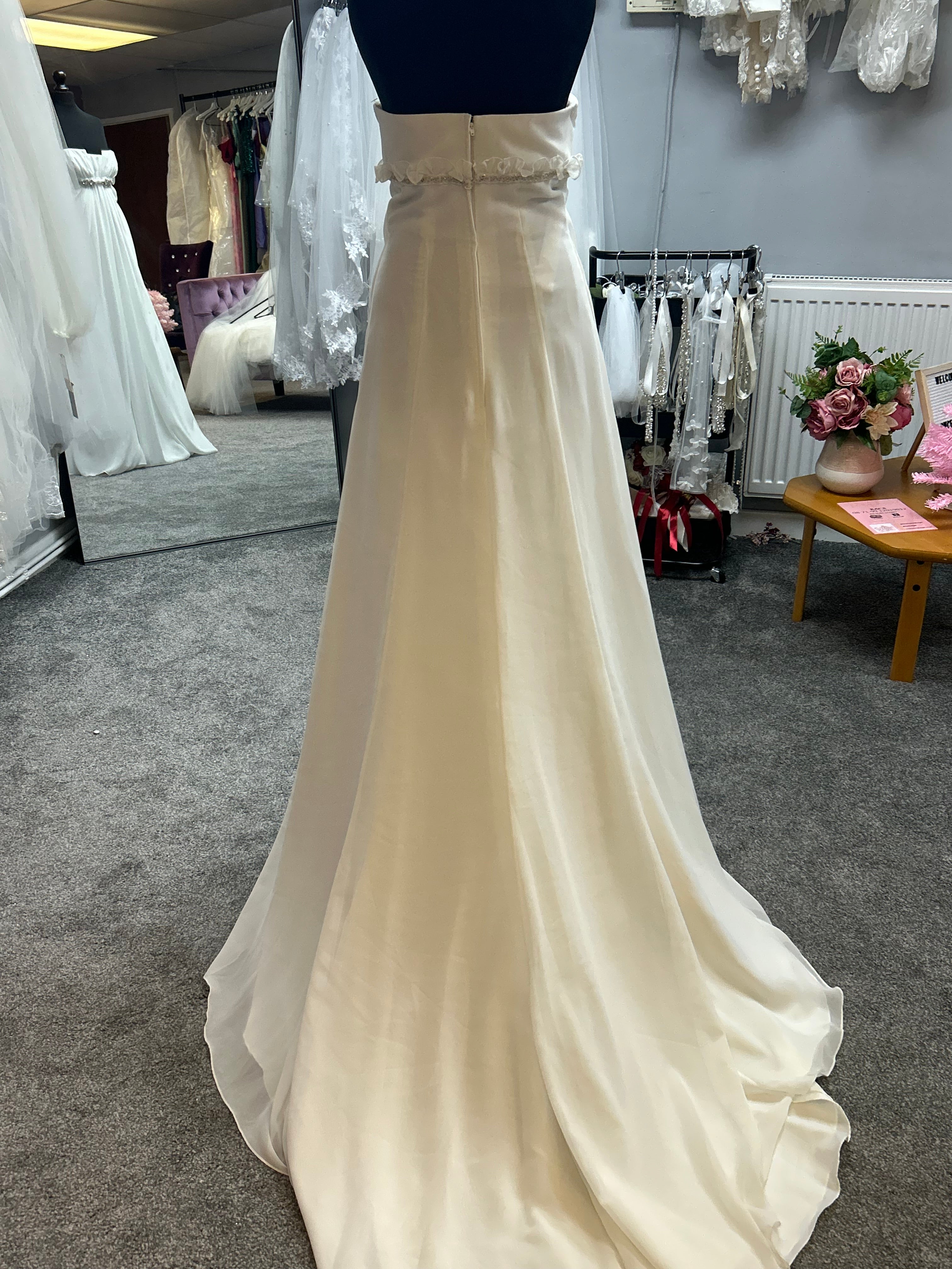 UK 4/6 232721 By LM Bridals