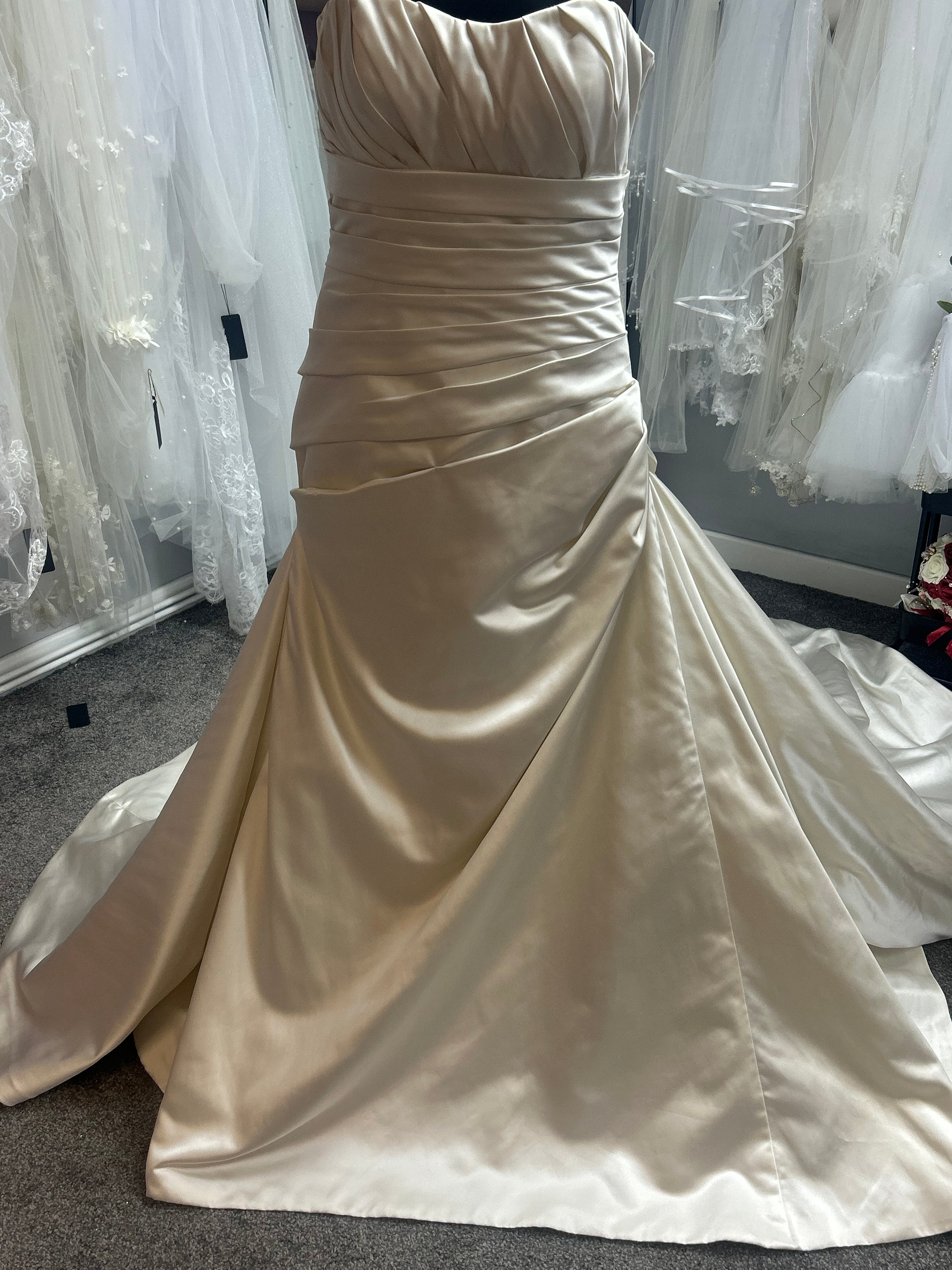 UK 8/10 D4039 by eternity bridal