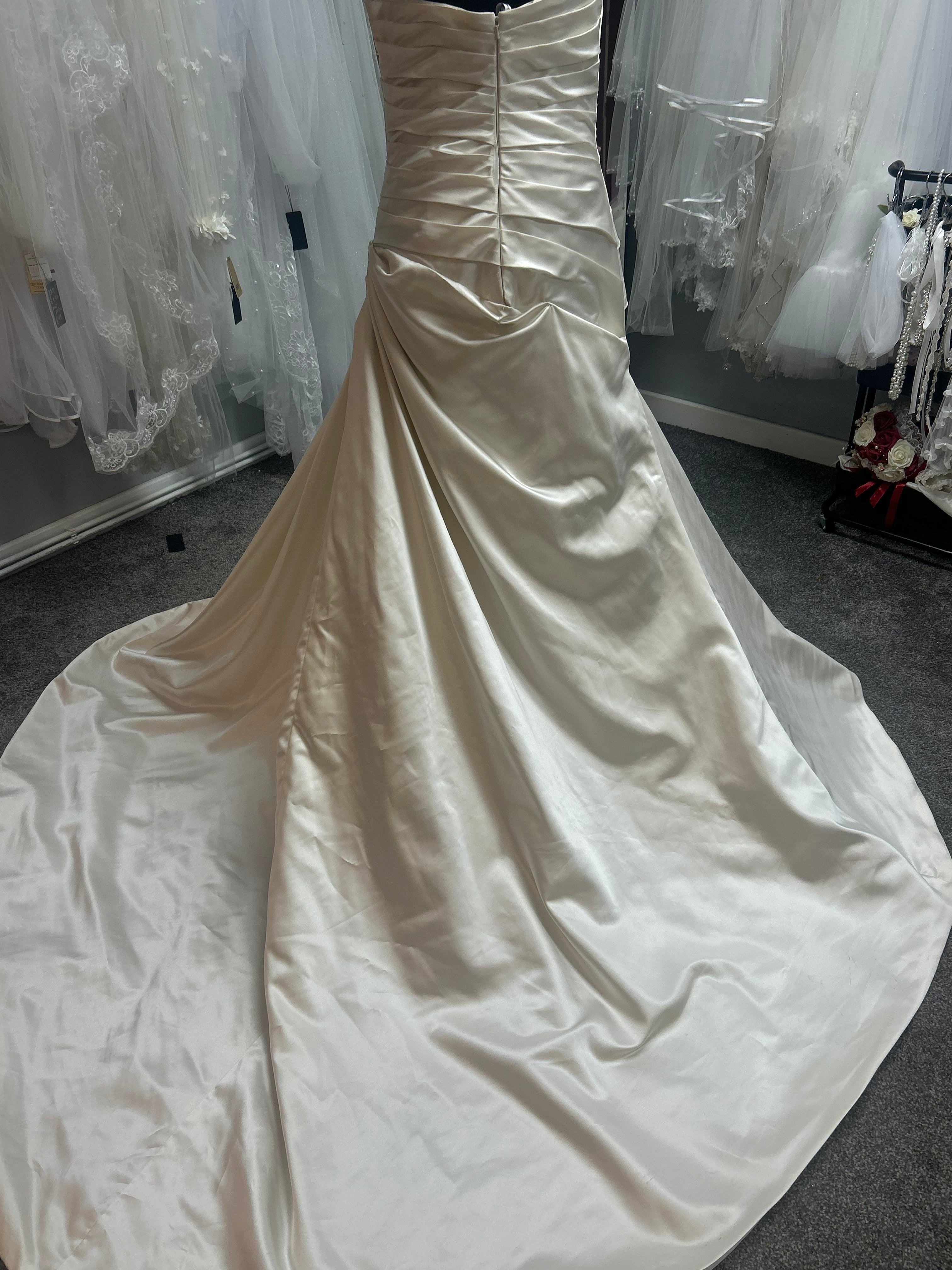 UK 8/10 D4039 by eternity bridal