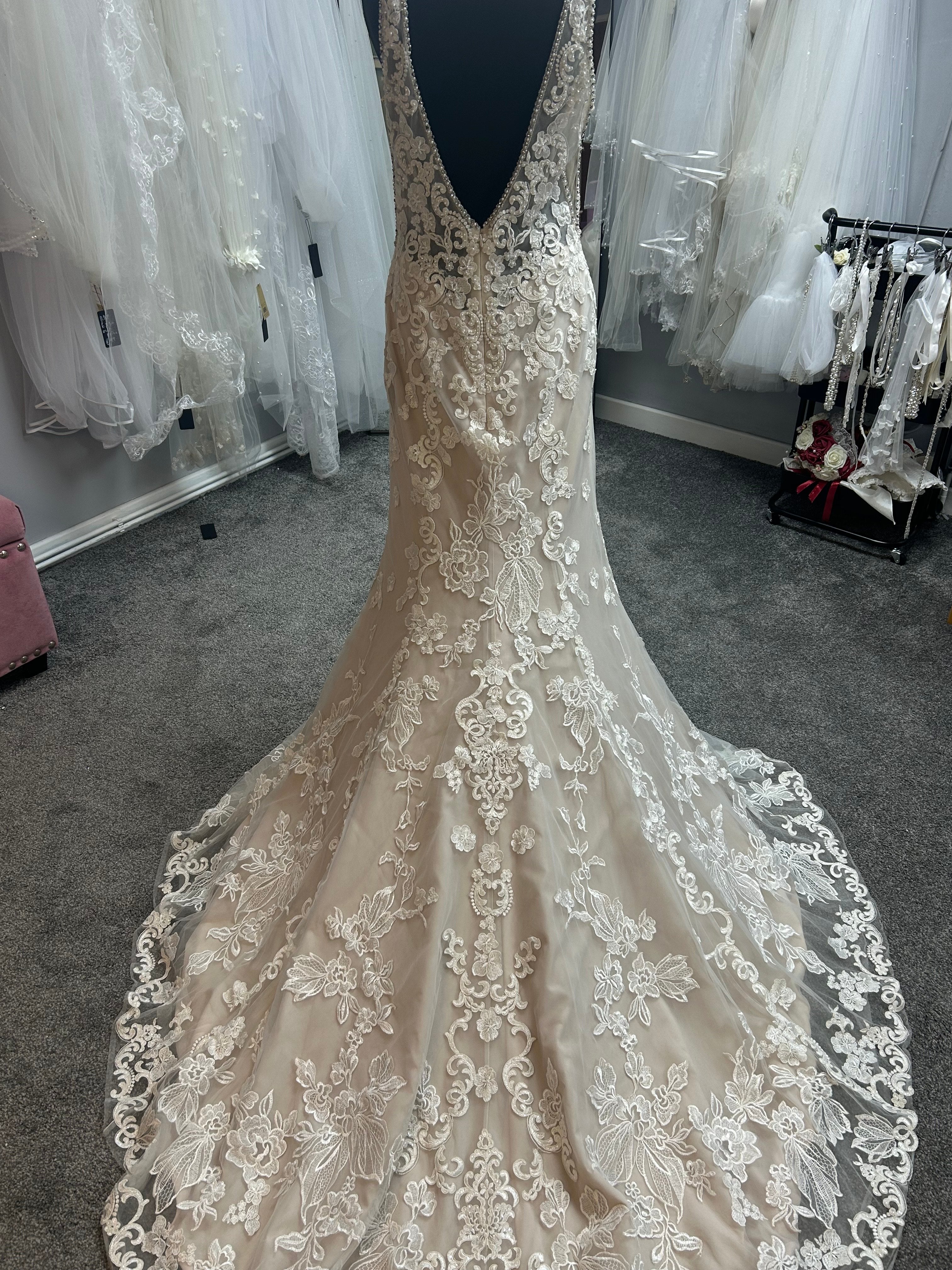 UK 8/10  Logan by Kenneth winston