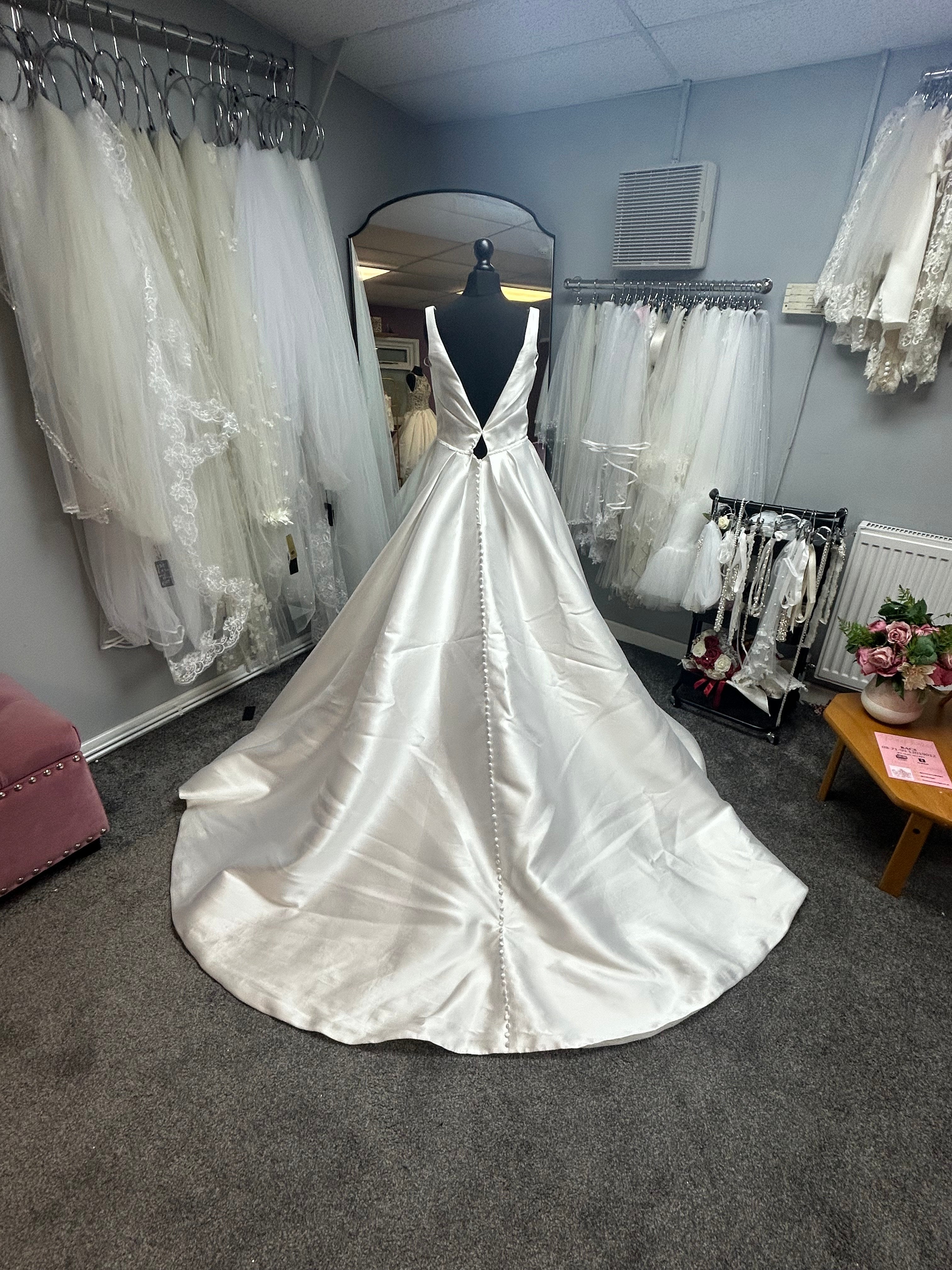 UK 8/10  nico by phoneix gowns