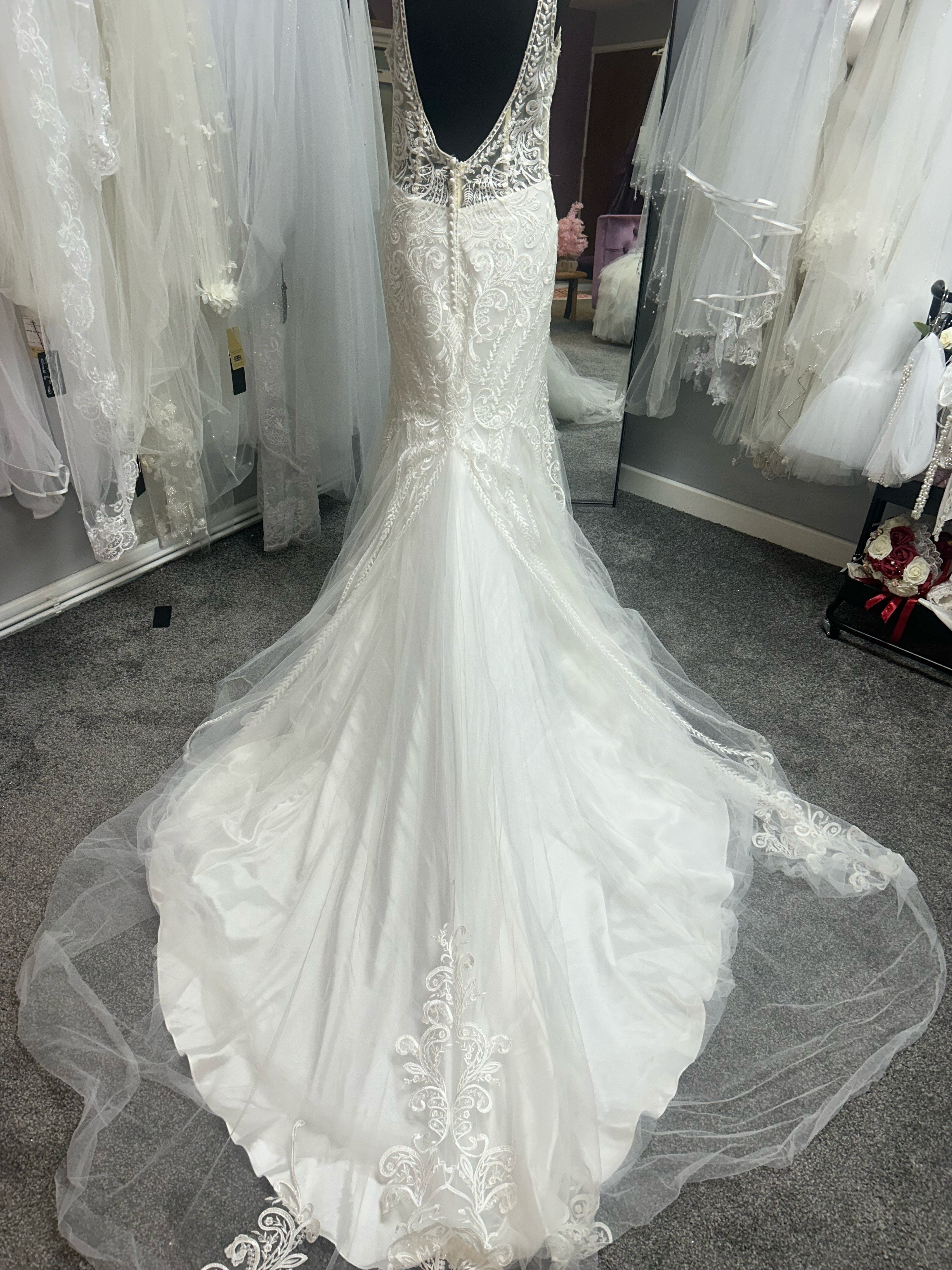 UK 8/10  daria by phoneix gowns