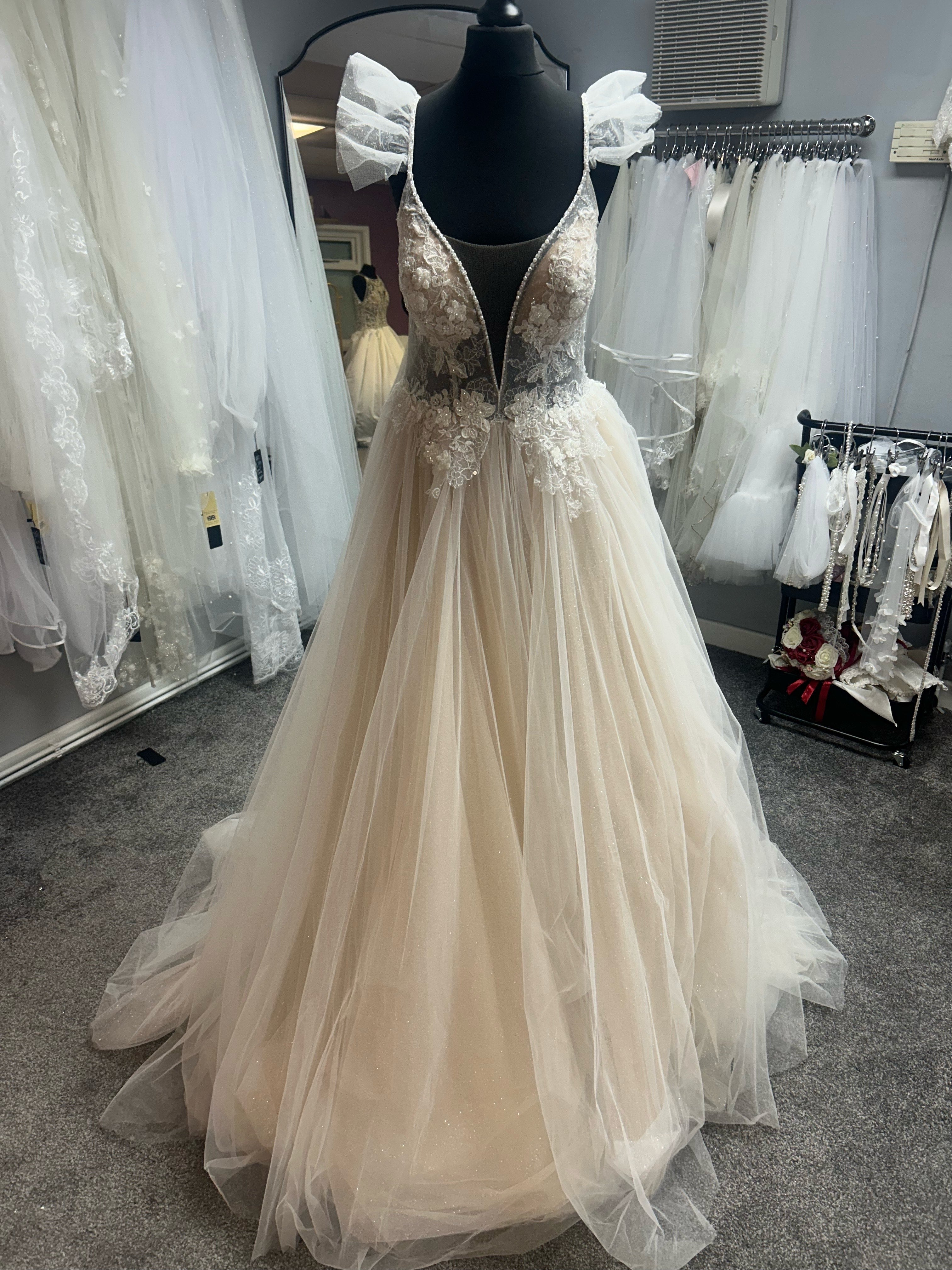 UK 10/12 CT-025 by Elena Morar