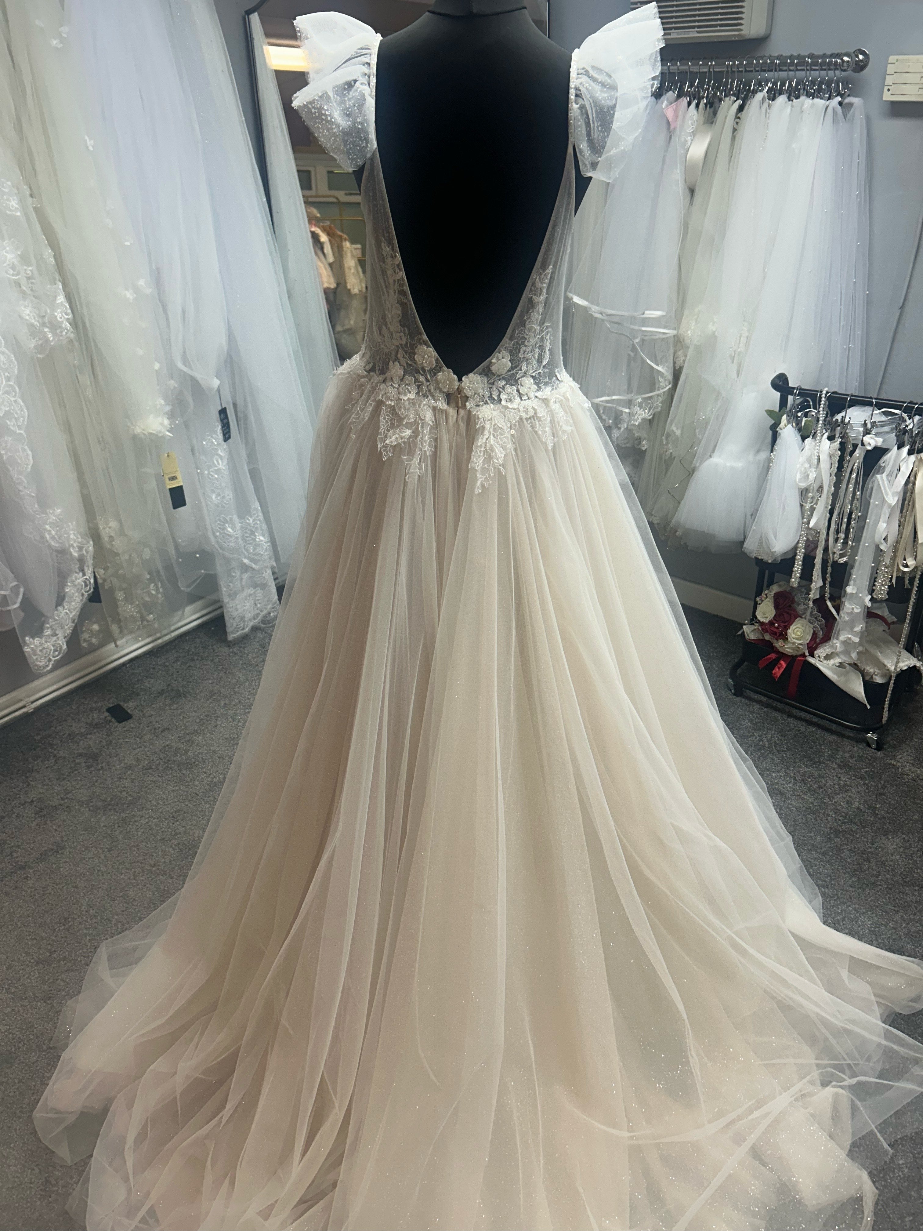 UK 10/12 CT-025 by Elena Morar