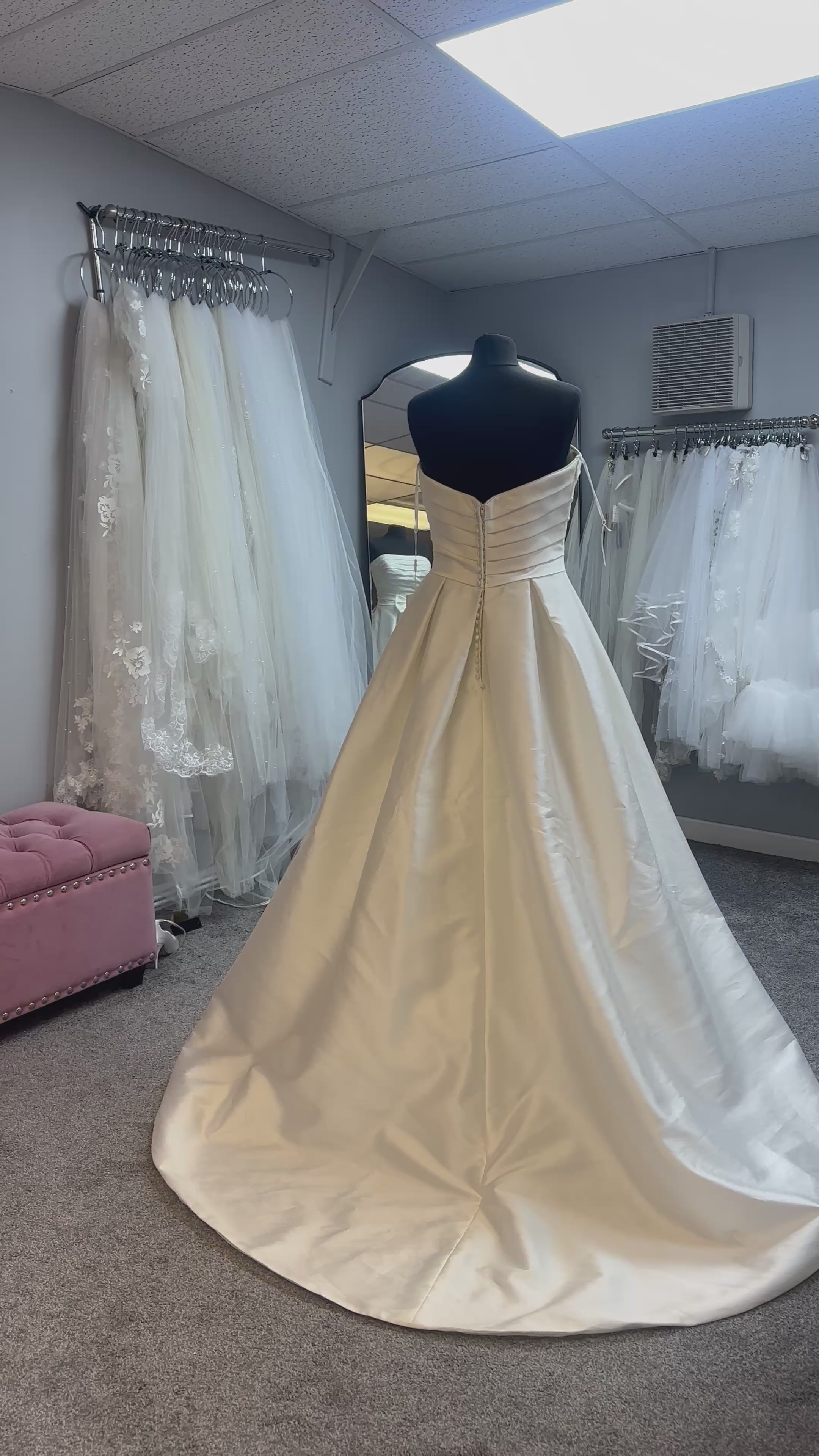 ENCANTO Wedding Dress By Rosa Clara