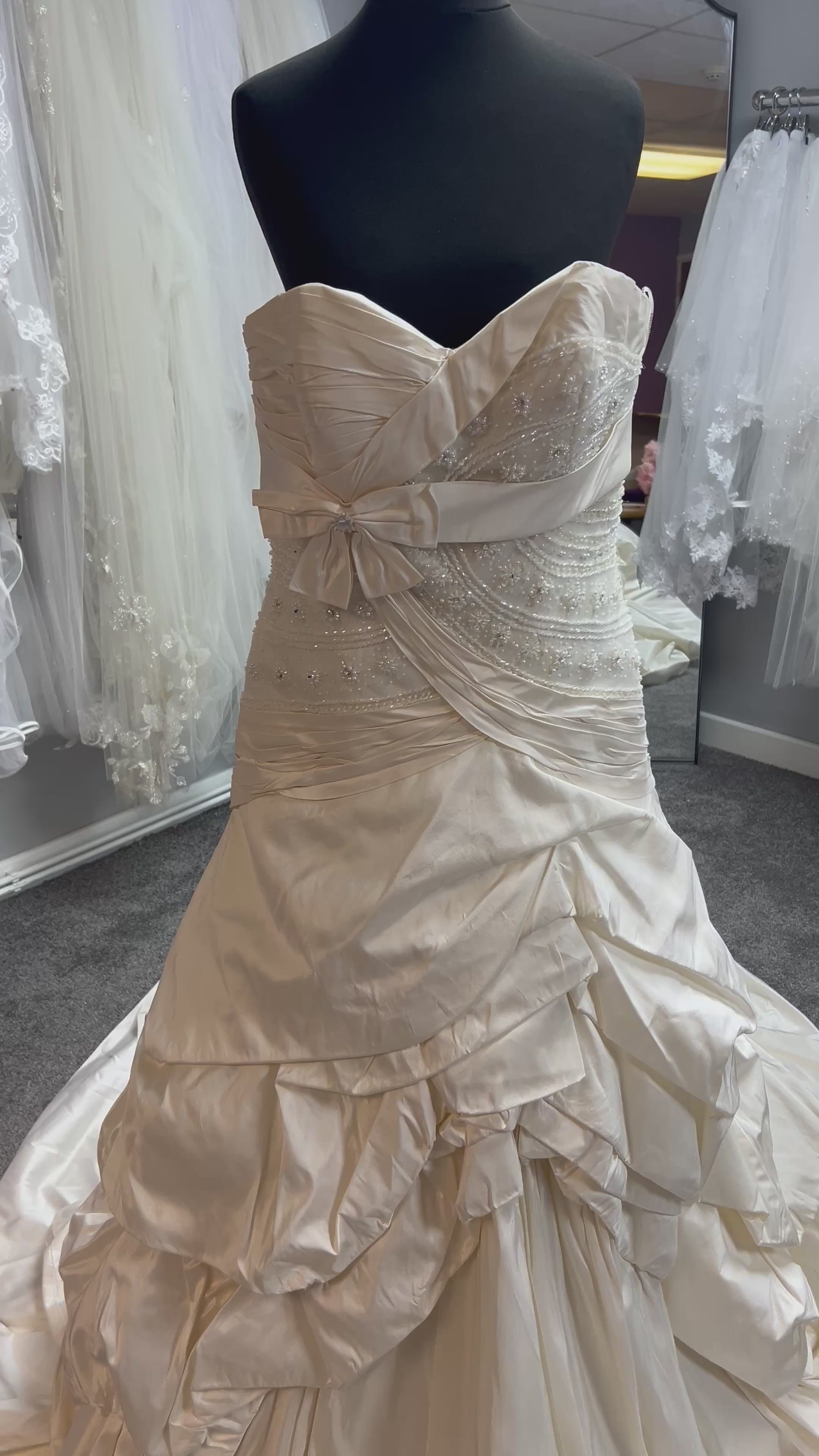 UK 6/8 OUA014 By James John Couture