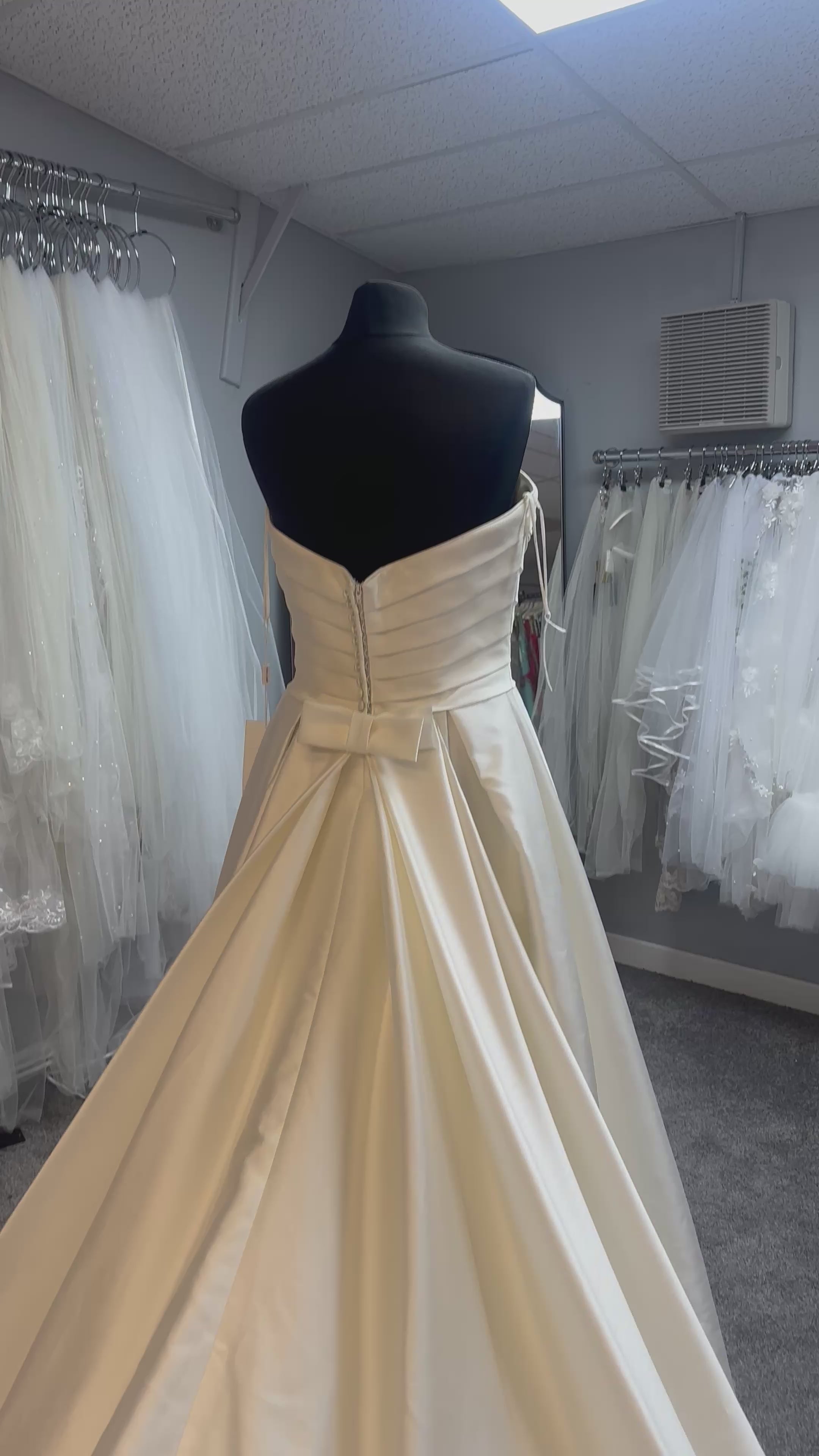 ENCANTO Wedding Dress By Rosa Clara