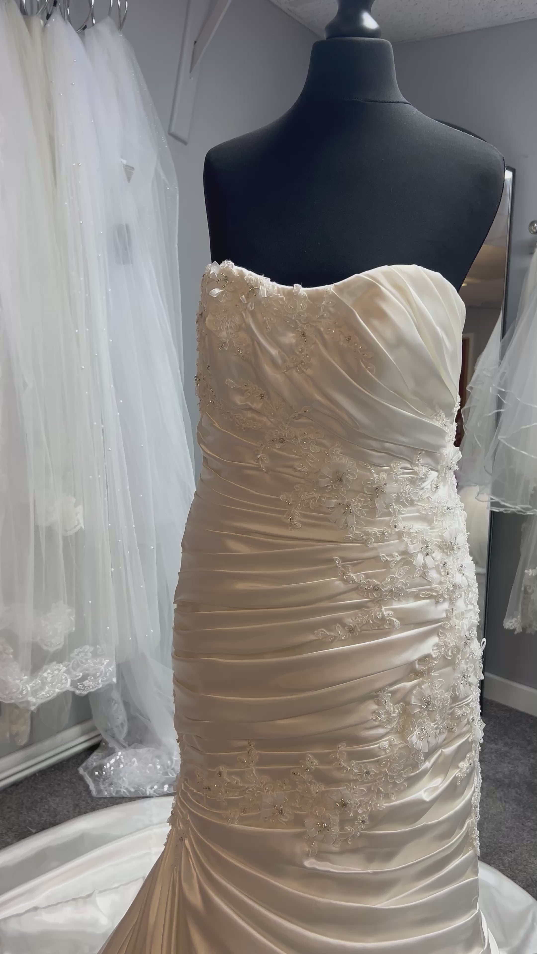 UK 8/10 2362 By Alfred Angelo