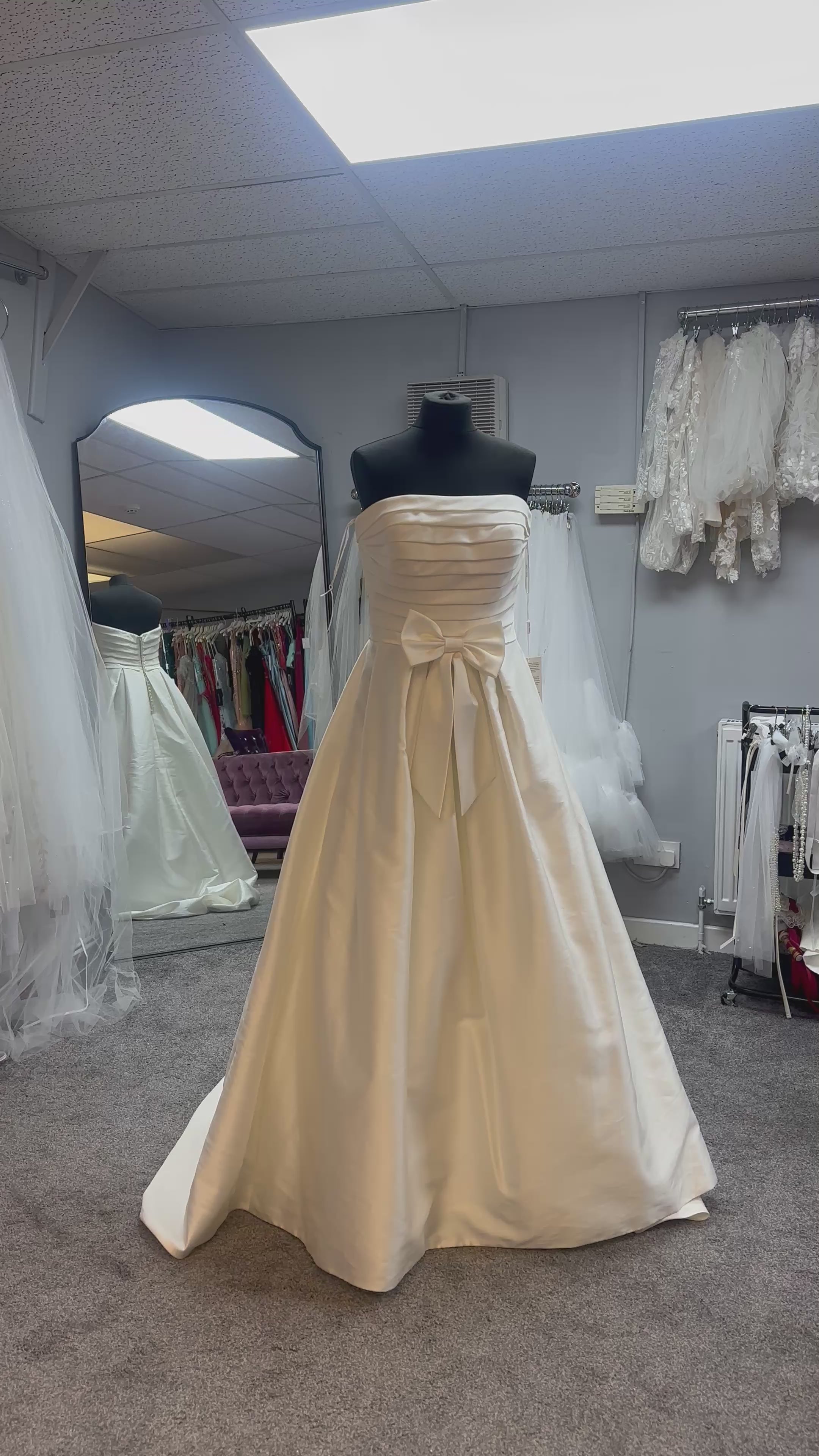 ENCANTO Wedding Dress By Rosa Clara
